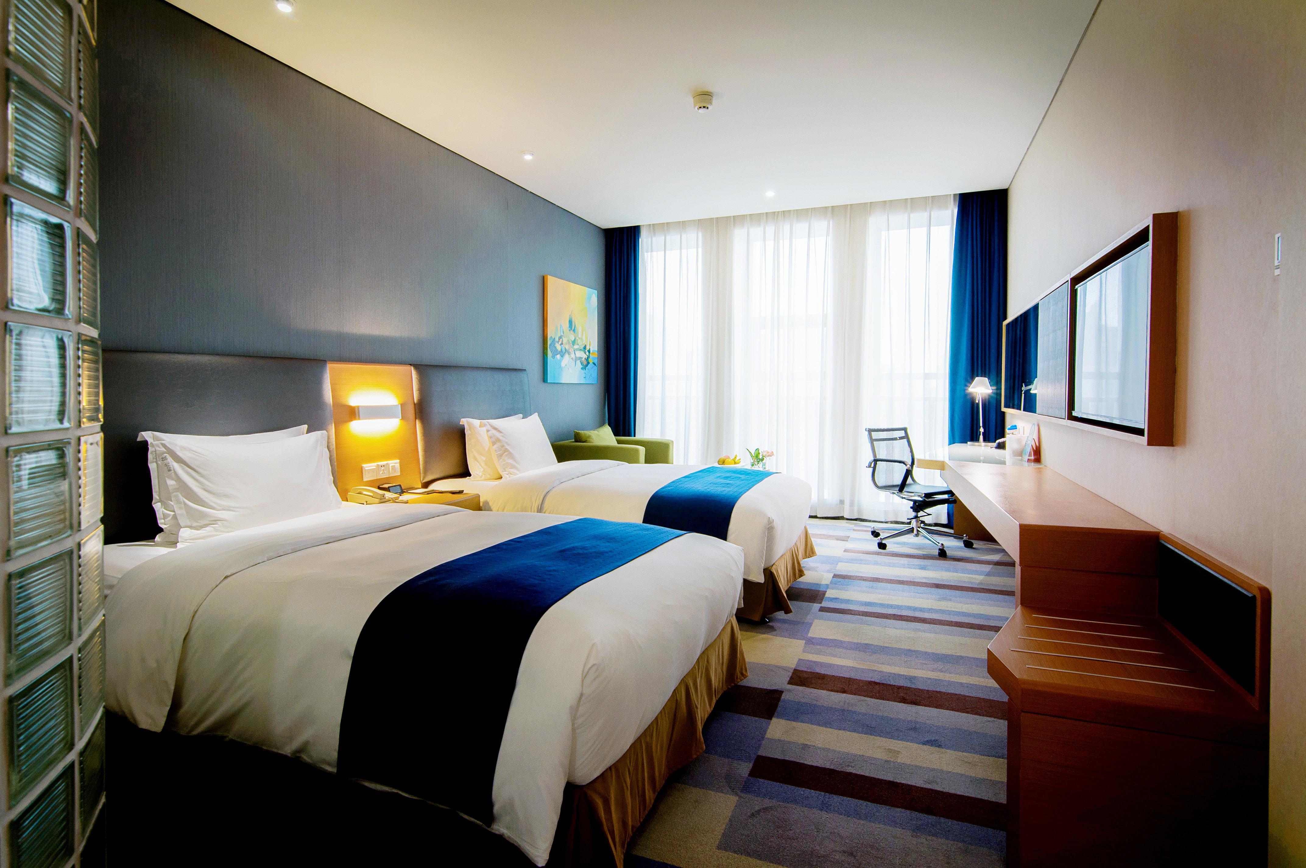 Holiday Inn Express Leshan City Square By Ihg High Speed Rail And Leshan Giant Buddha ภายนอก รูปภาพ