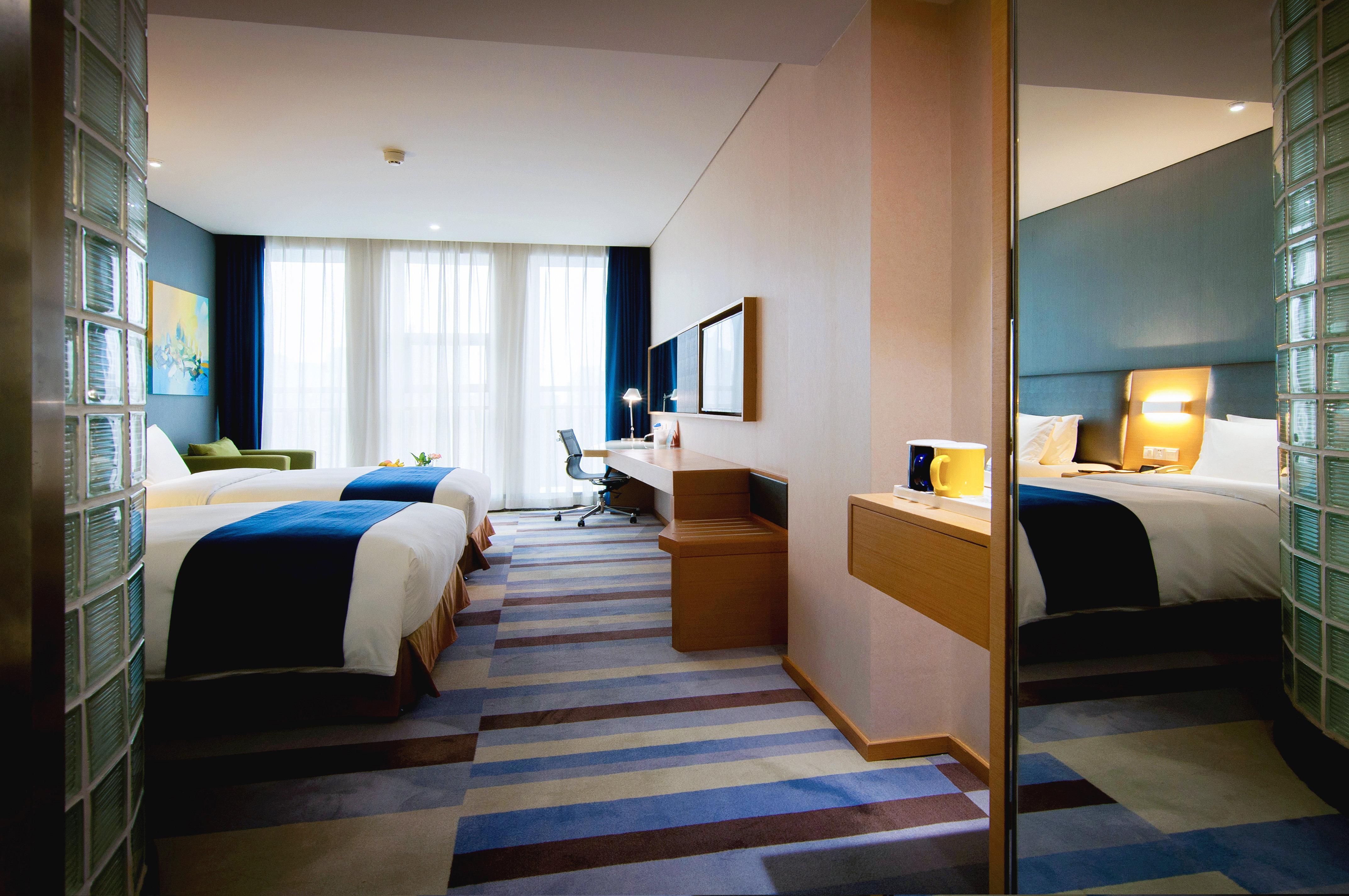 Holiday Inn Express Leshan City Square By Ihg High Speed Rail And Leshan Giant Buddha ภายนอก รูปภาพ