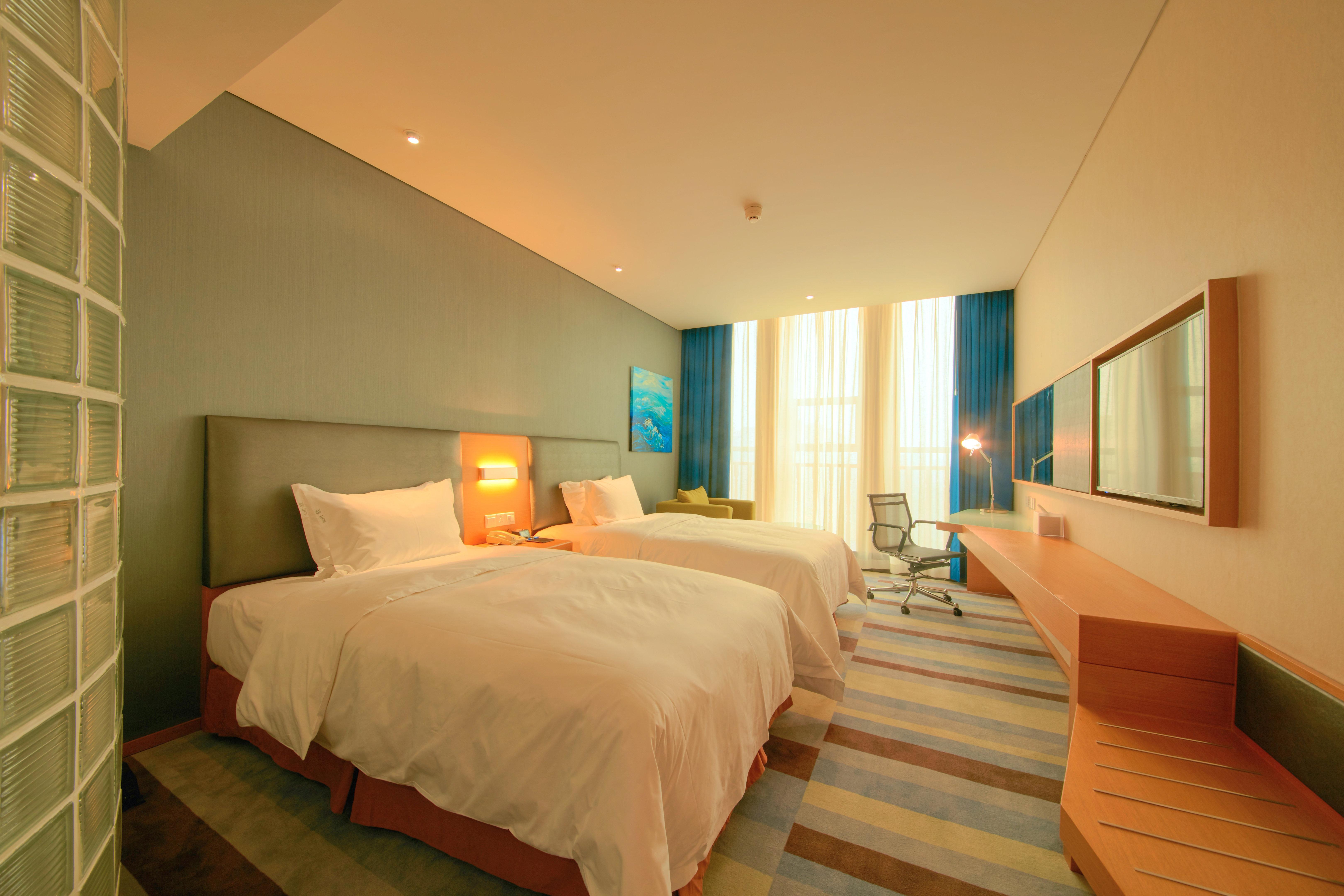 Holiday Inn Express Leshan City Square By Ihg High Speed Rail And Leshan Giant Buddha ภายนอก รูปภาพ