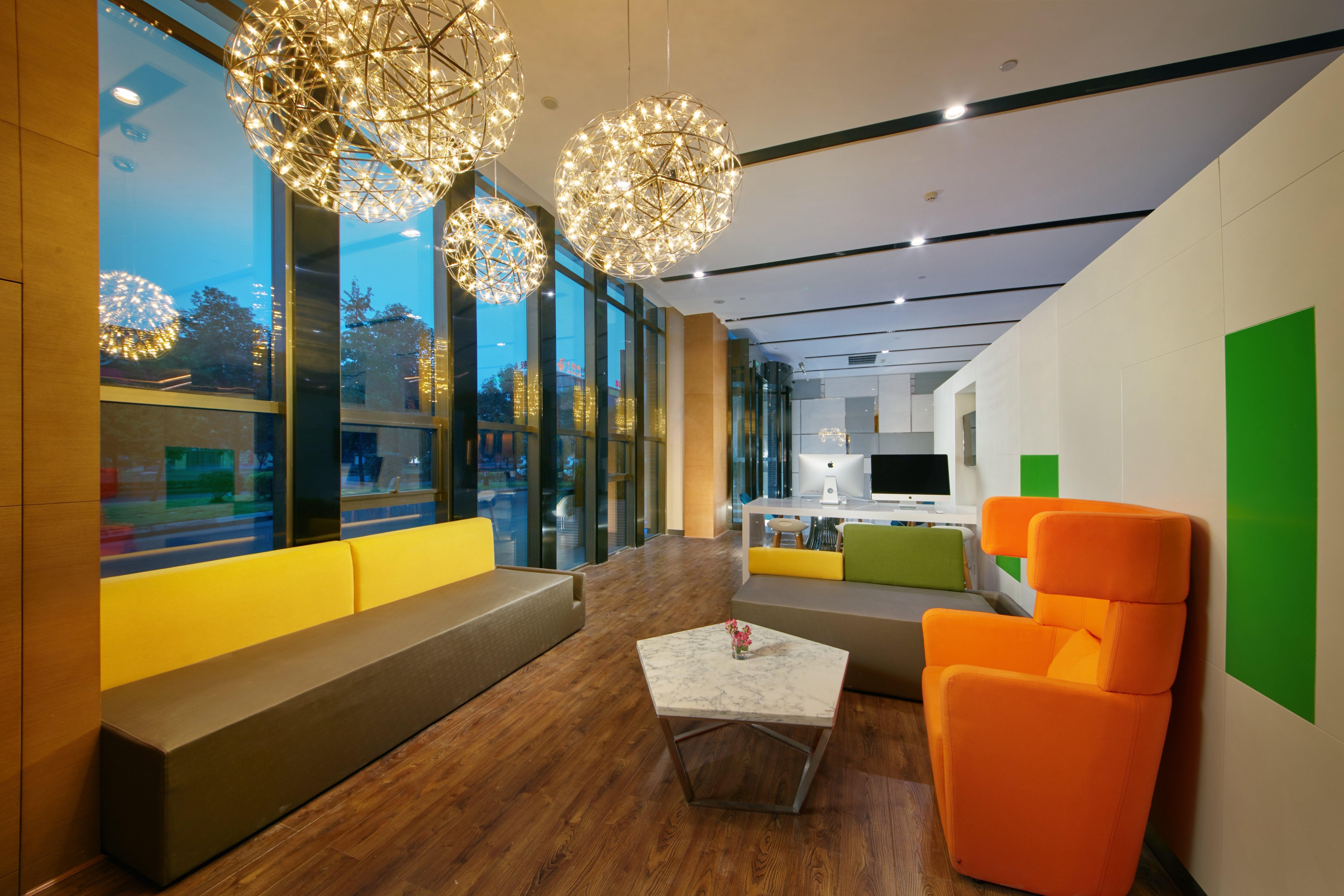 Holiday Inn Express Leshan City Square By Ihg High Speed Rail And Leshan Giant Buddha ภายนอก รูปภาพ